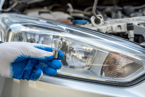 HOW TO CHANGE HEADLIGHT IN A MODEL SUPER FAST